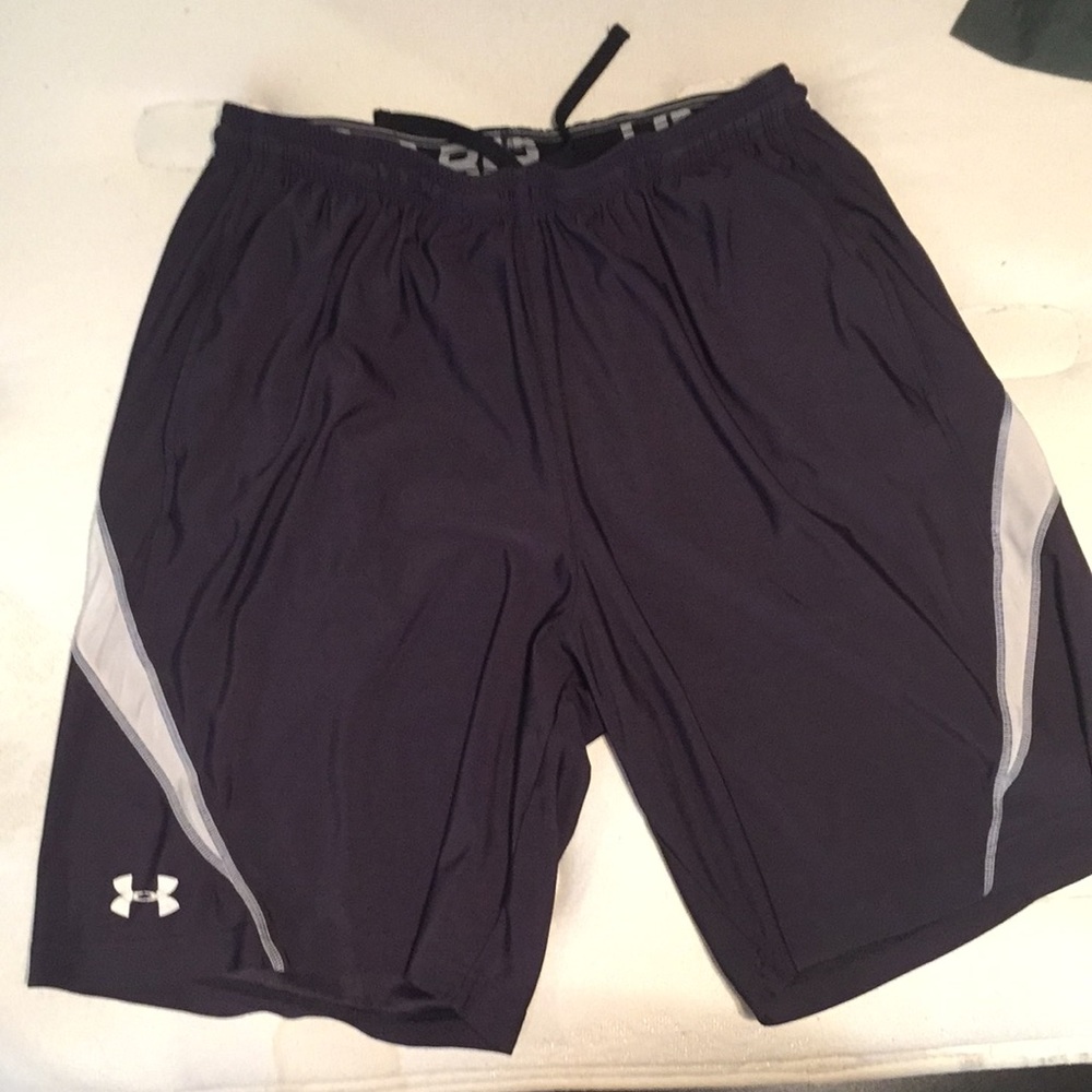 LIKE NEW UNDER ARMOR BLACK ATHLETIC SHORTS ❗️👍❗️